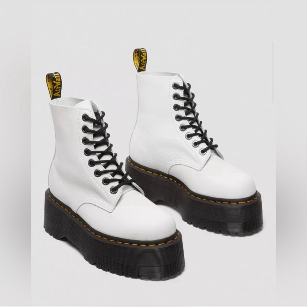 Doc Martens 1460 Pascal Max Boots in White Leather - Size 8 NWOT